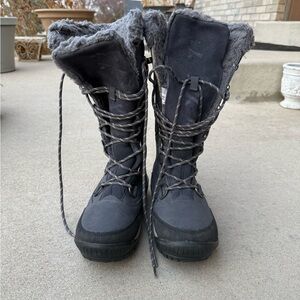 BearPaw Isabella Black and Gray Lace Up Winter Boots Size 7